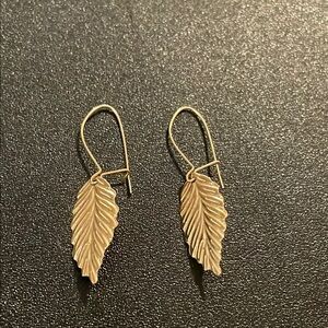 Vintage 10K gold leaf earrings , dainty delicate style